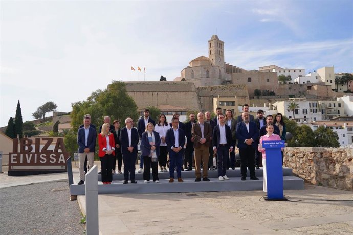 La presidenta del PP Baleares y del Govern, Marga Prohens, concluye rueda de prensa de presentación de la Declaración de Dalt Vila, firmada este domingo por los alcaldes 'populares' de las Islas