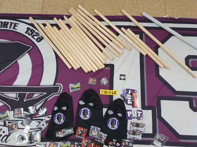 Palos y enseres requisados en prevención de actos vandálicos por el Real Valladolid-Sevilla.