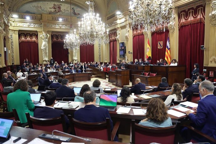 El pleno del Parlament Balear, durante una sesión plenaria. Archivo.