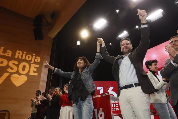 Clausura del 16 Congreso Regional del PSOE de La Rioja. Javier García -nuevo secretario general de los socialistas riojanos- ha contado con el apoyo de la ministra de Igualdad, Ana Redondo