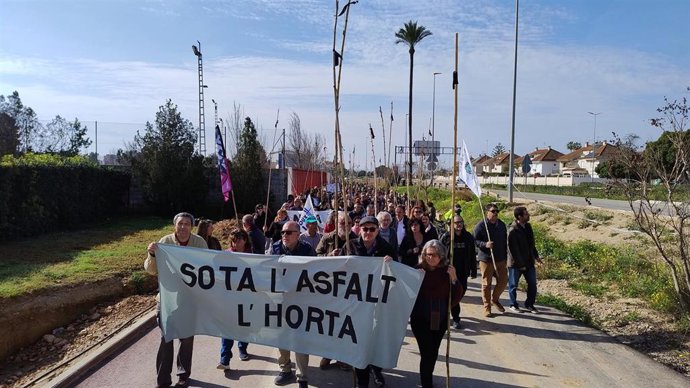 Una protesta reclama "paralizar" la derogación de la Ley de la Huerta de València ante "una urbanización descontrolada"