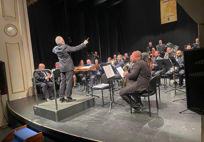 Concierto de la Banda Municipal de Almería en el Teatro Apolo.