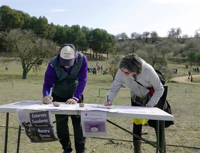 Recogida de firmas de las familias del Colegio María Teresa Iñigo de Toro