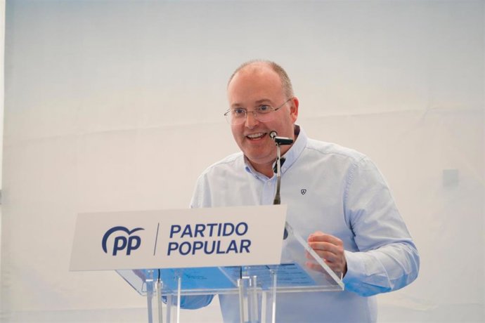 El portavoz del Grupo Parlamentario Popular en el Congreso de los Diputados, Miguel Tellado, durante su intervención en el 'Dinar Popular' del PP de Ibiza