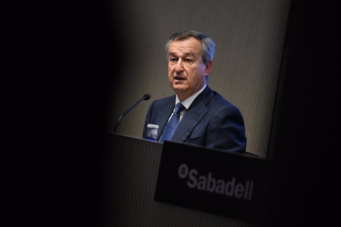 Archivo - El conseller delegat del Banc Sabadell, César González-Bueno