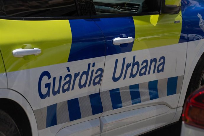 Archivo - Un vehículo de la Guardia Urbana, en Barcelona, Catalunya