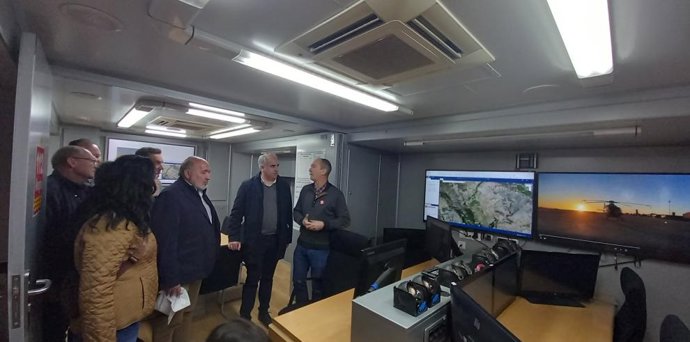 El director general de Interior y Emergencias, Miguel Angel Clavero, y el alcalde de Calatayud, José Manuel Aranda, en el interior del PMA