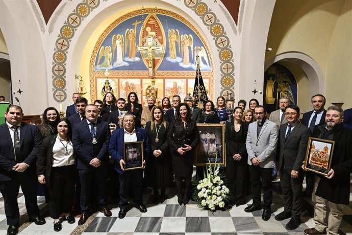 Foto de familia tras la presentación del cartel de La Estrella.