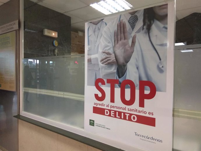 Archivo - Cartel de la campaña 'Stop agresiones a personal sanitario', en foto de archivo.