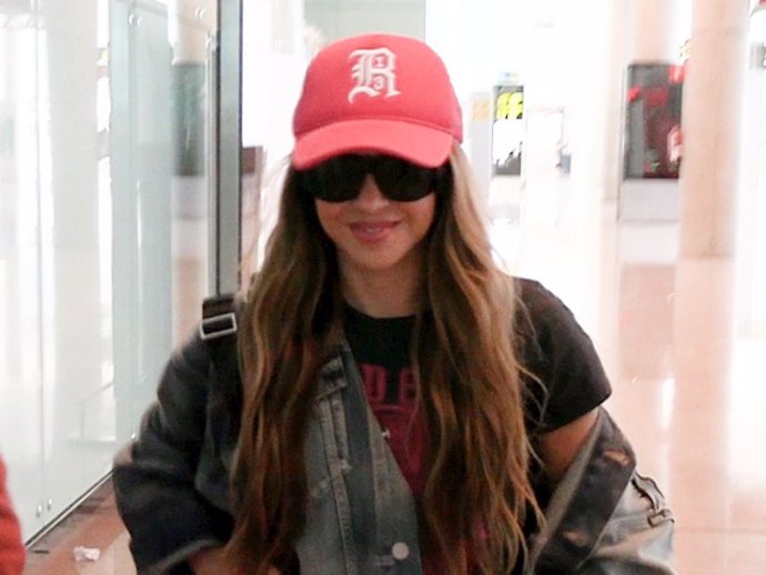 Shakira en el aeropuerto, a 22 de noviembre de 2023, en Barcelona (España).