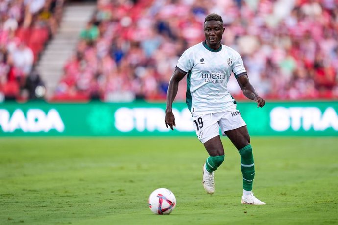 Archivo - Patrick Soko of SD Huesca in action during the Spanish league, LaLiga Hypermotion, football match played between Granada CF and SD Huesca at Los Carmenes stadium on August 30, 2024, in Granada, Spain.