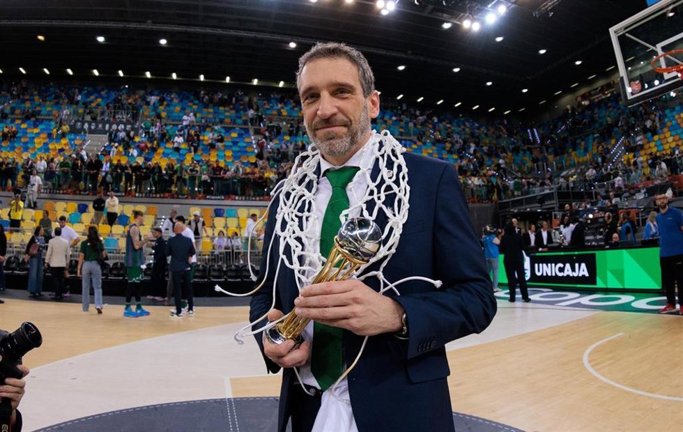El entrenador del Unicaja, Ibon Navarro, campeón de Copa