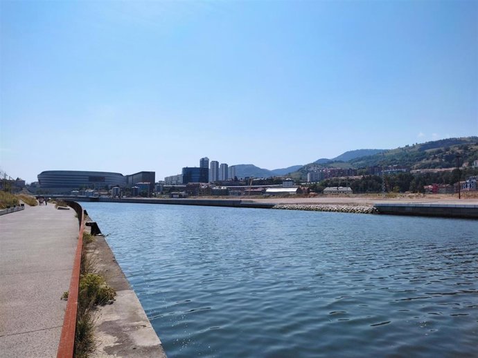 Archivo - Jornada soleada en Bilbao