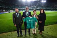Catalina García destaca el deporte como "aliado" en la concienciación ambiental con el partido "Forever Green" del Betis
