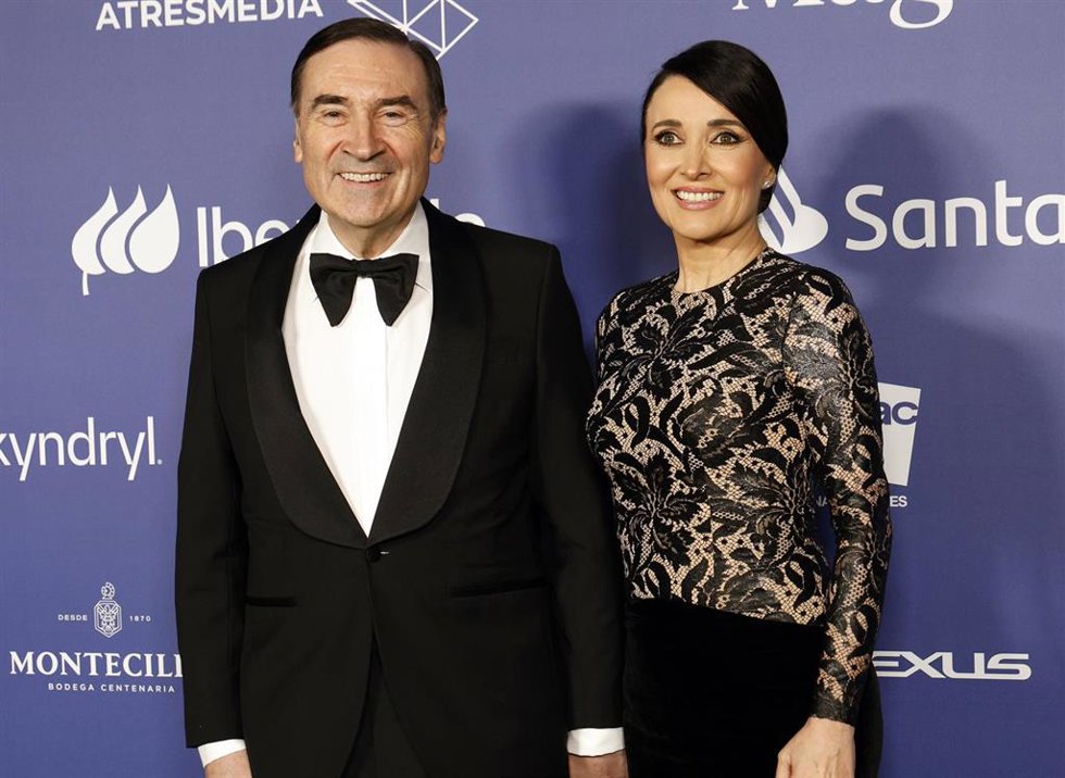 Pedro J. Ramírez y Cruz Sánchez de Lara durante la gala de Las Top 100 Mujeres Líderes de España, en el Teatro Real