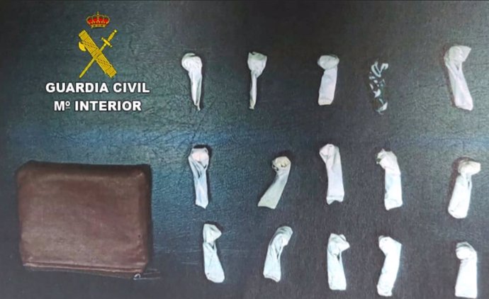 Archivo - Imagen de papelinas de cocaína intervenidas por la Guardia Civil