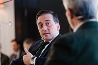 Albares asegura que "nadie está planteando en estos momentos el envío de tropas a Ucrania"