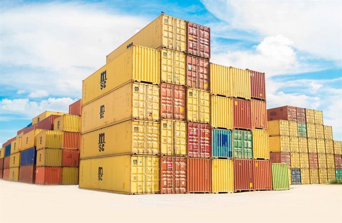Archivo - Containers en una terminal portuaria.