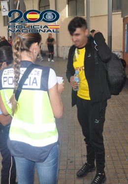 Archivo - Detenido un hombre con un pasaporte italiano falsificado en La Jonquera (Girona)