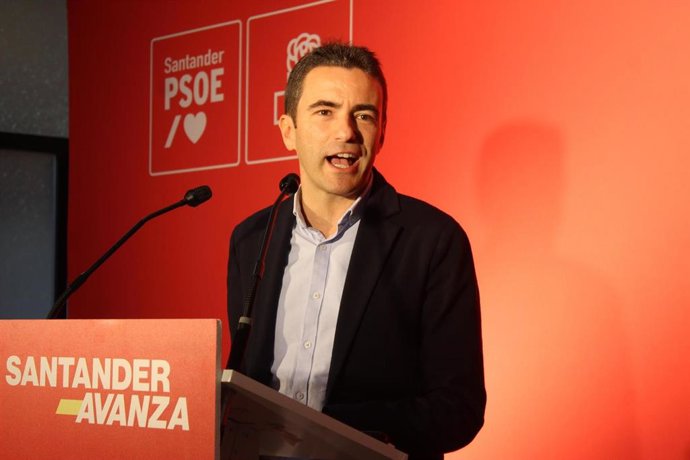 Archivo - El nuevo secretario general del PSOE de Cantabria, Pedro Casares