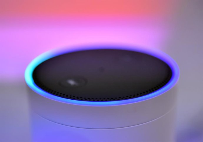 Archivo - FILED - 01 de setembro de 2017, Berlim: O alto-falante Amazon Echo - Alexa Voice Service, é retratado na IFA Berlim. Foto: Britta Pedersen/dpa-Zentralbild/dpa
