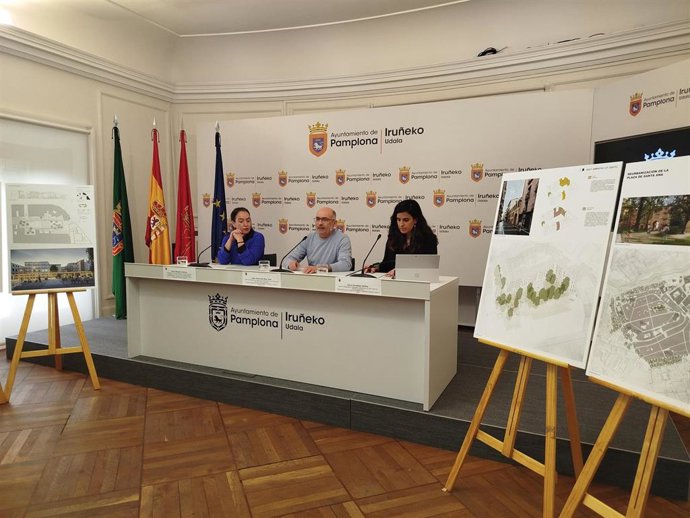 Presentación de las tres propuestas seleccionadas para la reurbanización de la plaza Santa Ana
