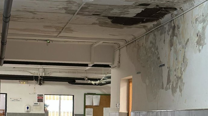 Zonas afectadas por las humedades del CEIP Tierno Galván.