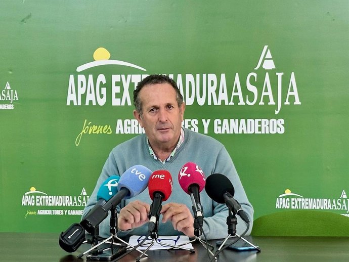 El presidente de Apag Extremadura Asaja, Juan Metidieri, en rueda de prensa
