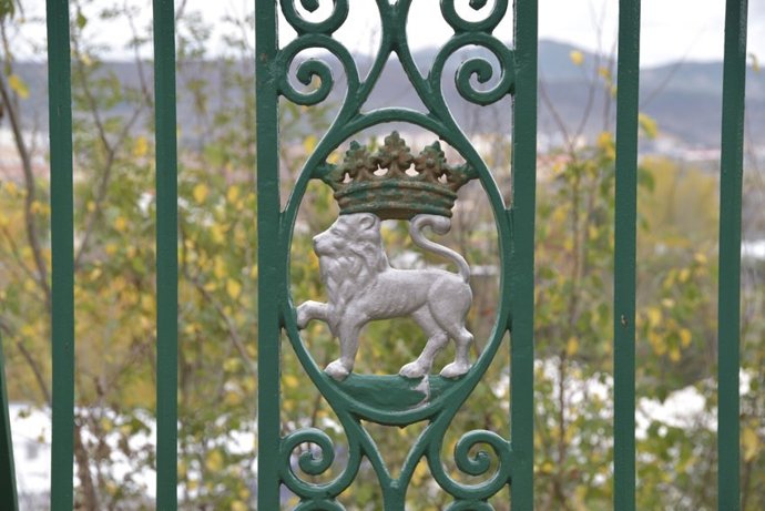 El Ayuntamiento de Pamplona inicia la tramitación para declarar el modelo de barandilla del león como elemento protegido
