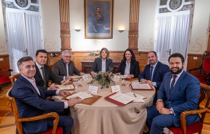 De izquierda a derecha, los alcaldes de San Pedro del Pinatar, San Javier, Torre Pacheco, Cartagena, Fuente Álamo, Los Alcázares y La Unión