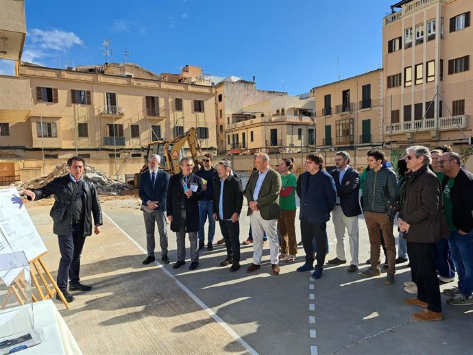 Acto de la colocación de la primera piedra de la ampliación del IES Ses Estacions.