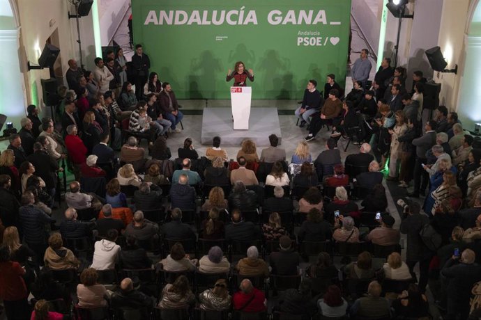 La secretaria general del PSOE-A, María Jesús Montero, interviene en un acto en Gibraleón (Huelva). (Foto de archivo).