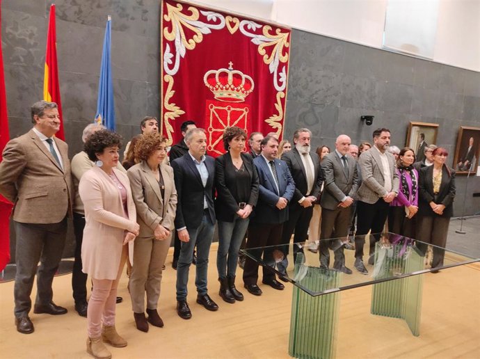 La Asociación Navarra de Víctimas del Terrorismo de ETA (ANVITE), en el Parlamento foral EN un acto de recuerdo a las víctimas de la banda terrorista.