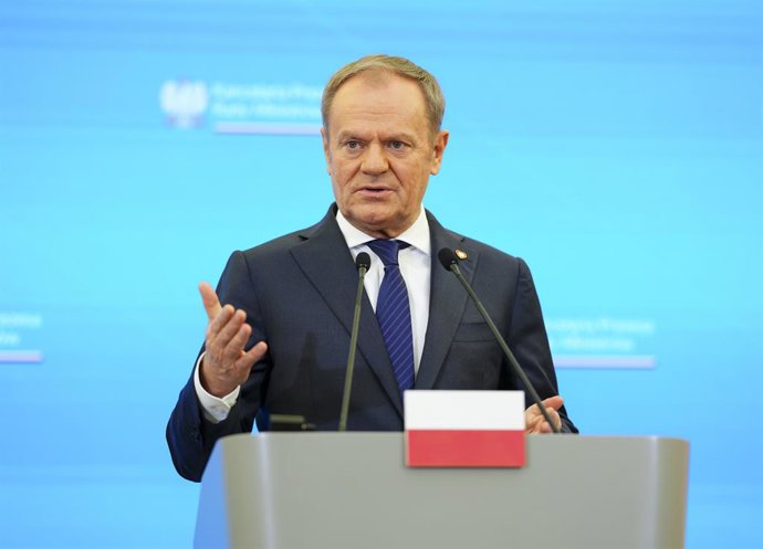28 de janeiro de 2025, Polônia, Varsóvia: O primeiro-ministro polonês Donald Tusk participa de uma coletiva de imprensa conjunta com o primeiro-ministro canadense Justin Trudeau na Chancelaria do primeiro-ministro em Varsóvia. Foto: Sean Kilpatrick/Canadi