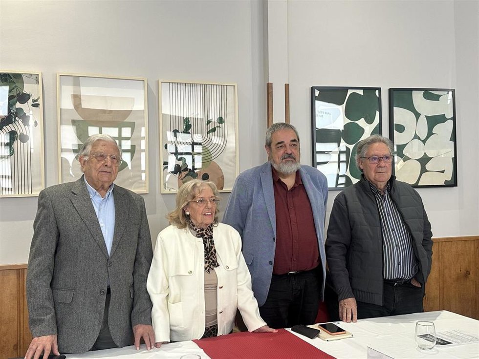 Emilio Quintanilla, Aracelia Sagüillo, Carlos Aganzo y José Antonio del Valle, miembros del jurado del Premio Nacional de Poesía Treciembre.