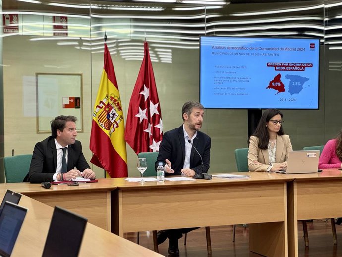 El consejero de Presidencia, Justicia y Administración Local, Miguel Ángel García Martín, presenta los resultados del análisis demográfico de la región