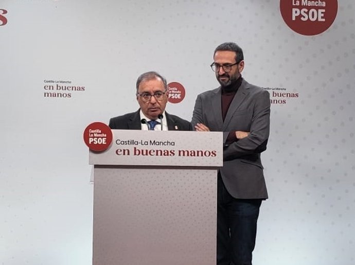 El diputado Fernando Mora en su rueda de prensa de despedida