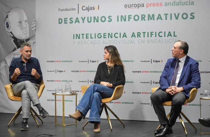 AI Consultant & Project Manager, Alba Meijide (c); el director creativo de Rokyn Animation, Manuel Sicilia (i); el presidente de LAND - Clúster Audiovisual y de Contenidos Digitales de Andalucía, Gustavo Fuentes (d).