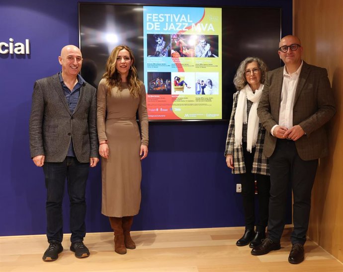 El diputado provincial de Cultura, Manuel López Mestanza, junto a la concejala de Cultura de Benalmádena, Jéssica Trujillo; la directora de Cultura de Fuengirola, Lydia Merino; y Pablo García, responsable del Seminario Internacional de Jazz.