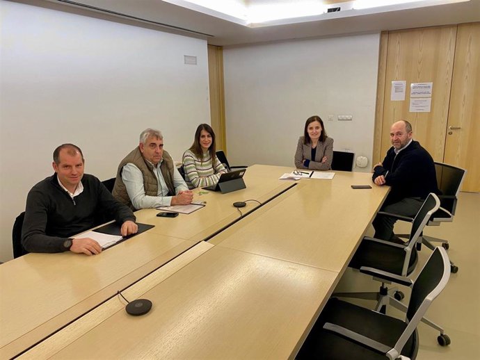 Imagen de la reunión mantenida entre UAGN y el Gobierno de Navarra