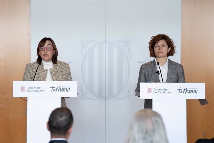 La portavoz del Govern y consellera de Territorio, Vivienda y Transición Ecológica, Sílvia Paneque, y la secretaria general de ERC, Elisenda Alemany