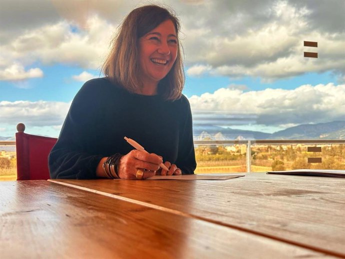 Francina Armengol presenta su candidatura a la secretaría general del PSIB.