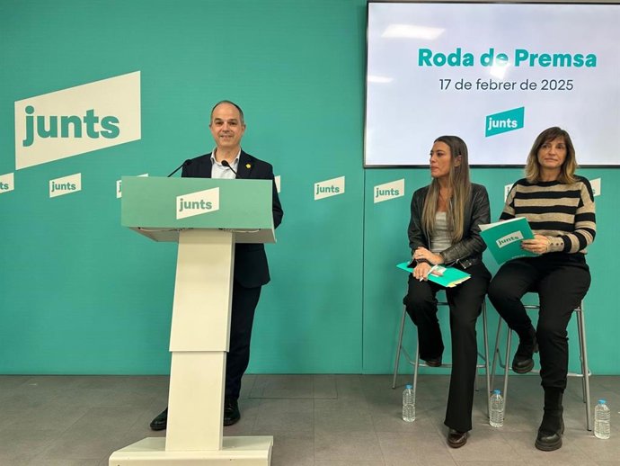 El secretario general de Junts, Jordi Turull, con la portavoz de partido en el Congreso, Miriam Nogueras y la diputada en el Parlament Glòria Freixa
