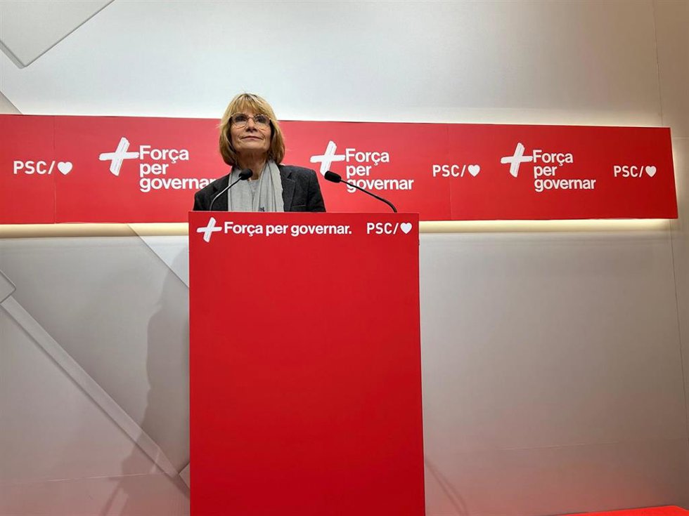 La viceprimera secretaria y portavoz del PSC, Llusa Moret, en una rueda de prensa en la sede del partido