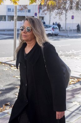 Archivo - La asesora de Moncloa, Cristina Álvarez, a su salida de los juzgados de Plaza Castilla después de testificar ante el juez del ‘caso Begoña’, en los juzgados de Plaza de Castilla, a 20 de diciembre de 2024, en Madrid (España).