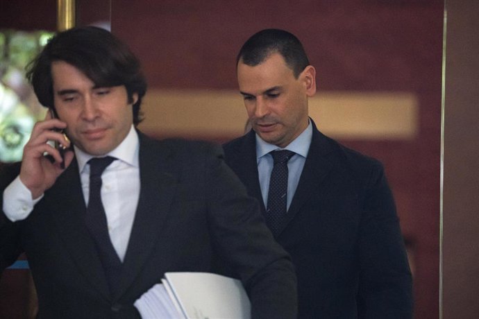 Archivo - La pareja de la presidenta de la Comunidad de Madrid, Alberto González Amador (d), a su salida del Tribunal Superior de Justicia