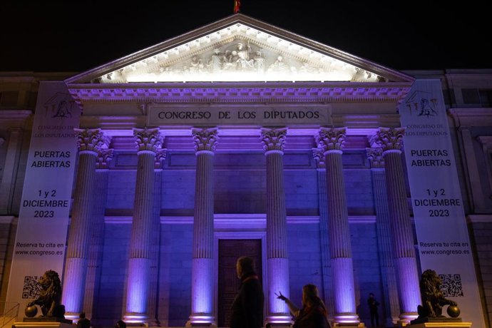 Archivo - La fachada del Congreso de los Diputados iluminada de color morado