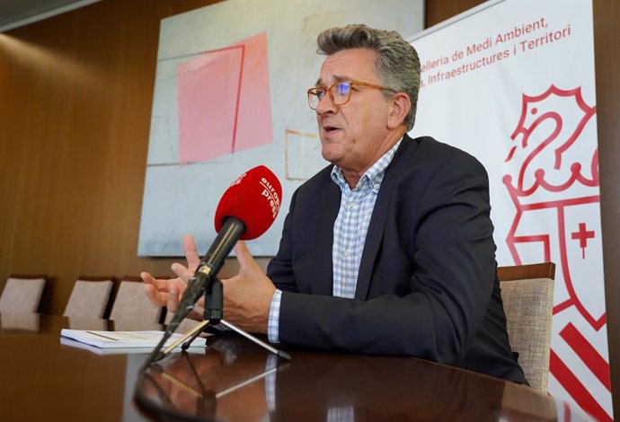 Archivo - Arxiu - El conseller de Medi ambient, Infraestructures i Territori de la Generalitat Valenciana, Vicente Martínez Mus, durant una entrevista per a Europa Press, imatge d'arxiu.