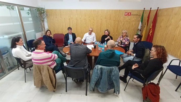 Reunión de Antonio Muñoz con representantes de los colectivos vecinales