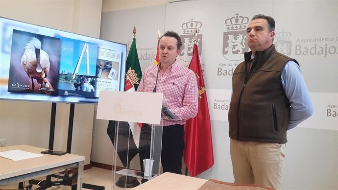 El concejal delegado de Turismo presenta la participación de Badajoz en FIO